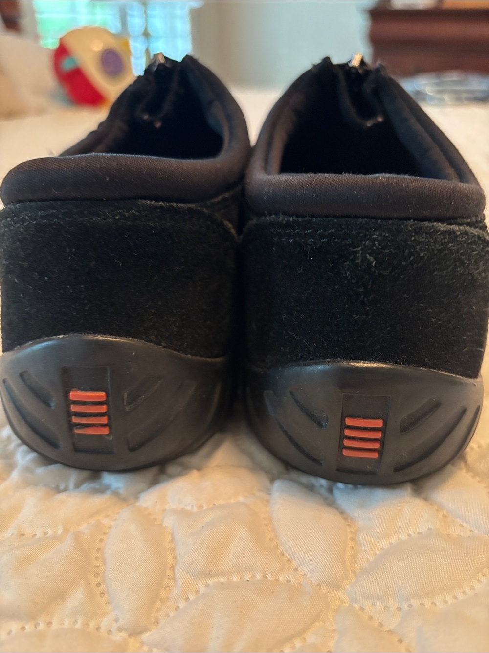 Lands End Black Slip-On Suede Snow Shoes with Front Zip 7.5 - Picture 4 of 6